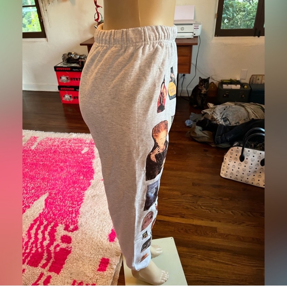 ONE OF A KIND grey Hocus Pocus sweatpants size M - Picture 4 of 8